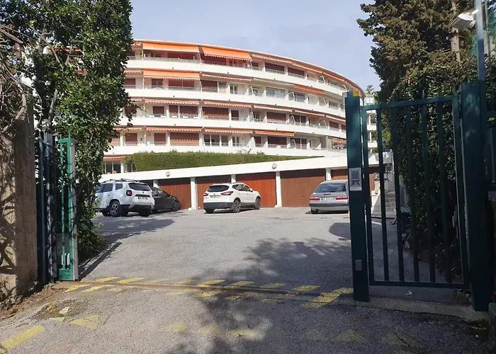 Moderne Avec Vue A * Cannes